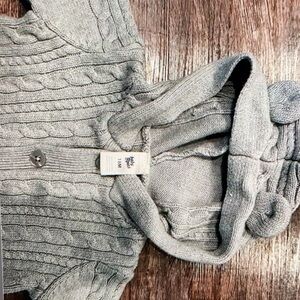 Adorable hoodie knit sweatershirt